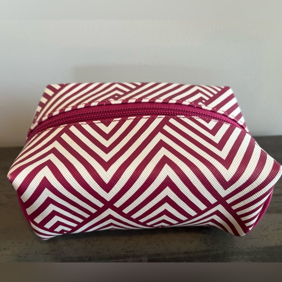 Dabney Lee - Dark Pink & White Geometric Print Cosmetic Pouch with Zipper - NWOT - Picture 1 of 7